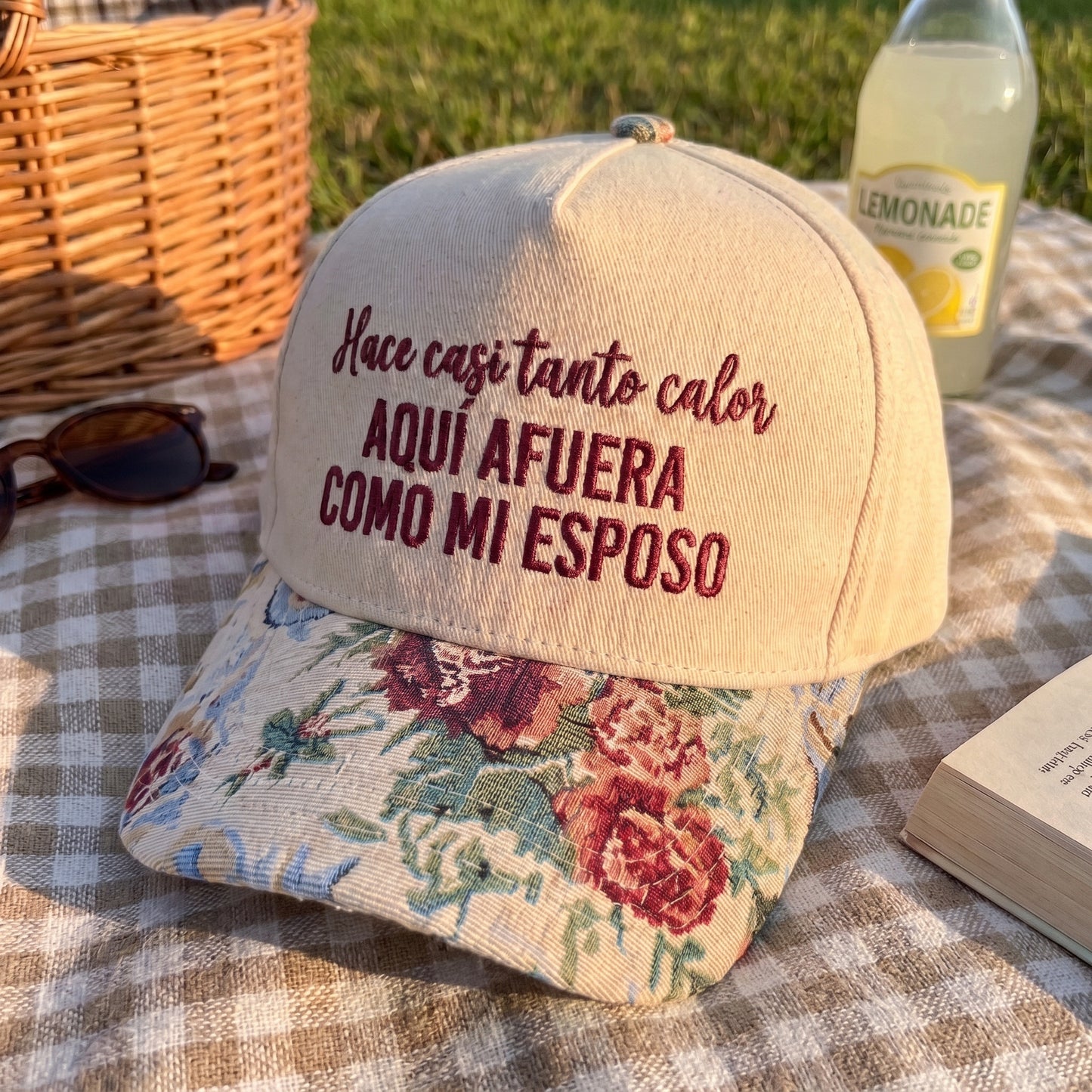 Aquí Afuera Como Mi Esposo FLoral Hat