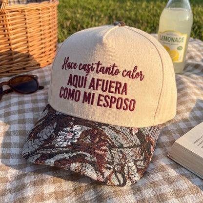 Aquí Afuera Como Mi Esposo FLoral Hat