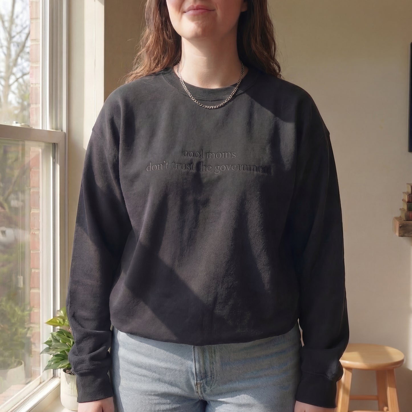 Cool Mom Don't Trust Goverment Embroidered Shirt